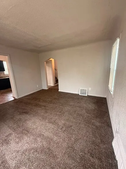 3 bed, 1500 sqft, $1,200 — Photo 2