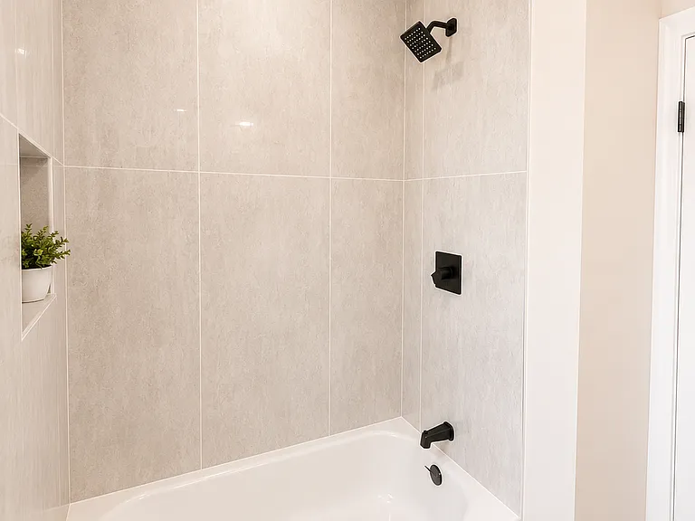 7369 N Damen Ave — Photo 38