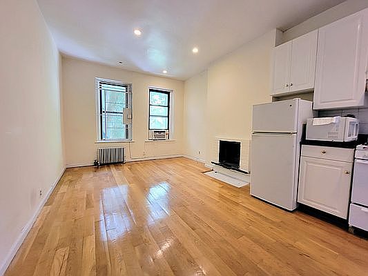 1st image of 309 E 37th St #2V