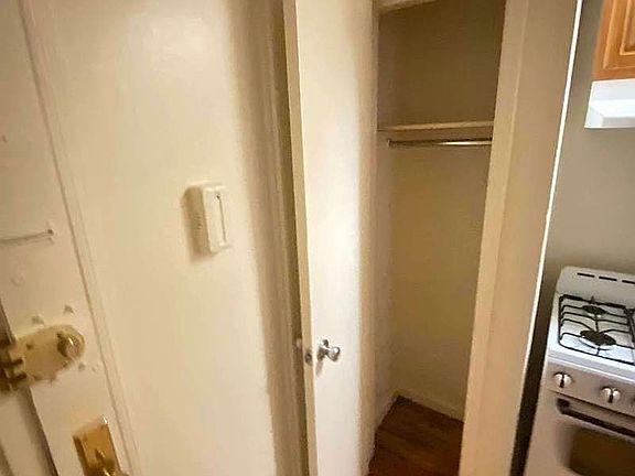 4th image of 220 E 29th St #126