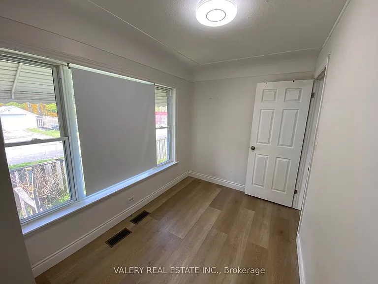 374 Edmonton St #MAIN — Photo 14