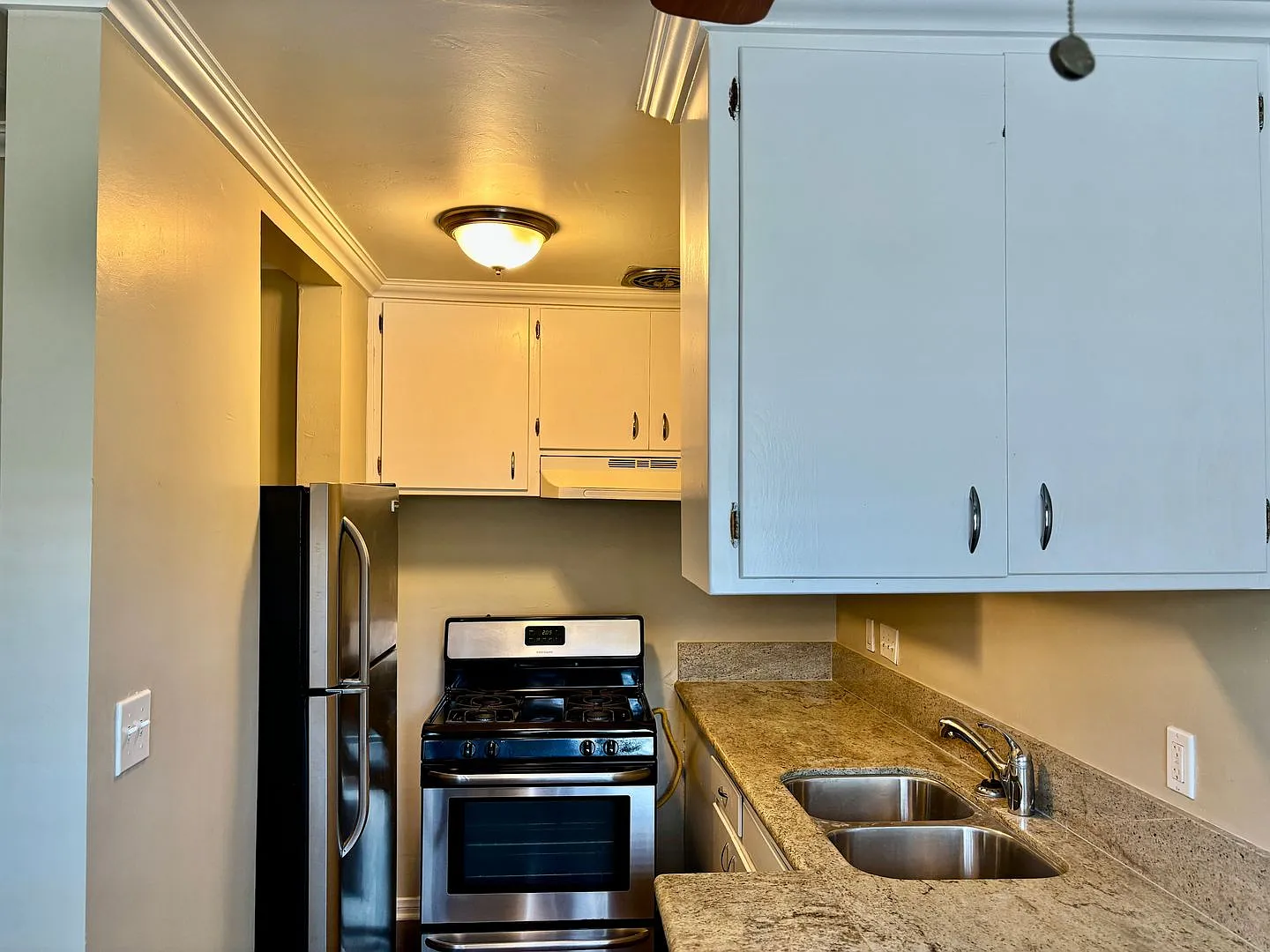 Adams Apartments — Photo 3