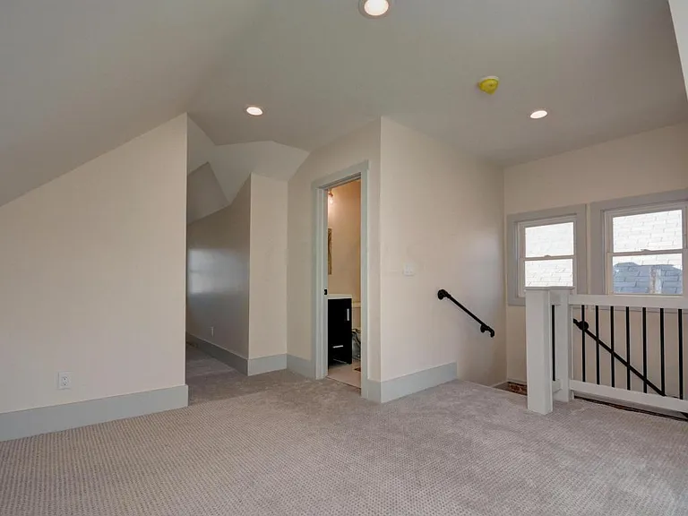 927 Linwood Ave — Photo 26