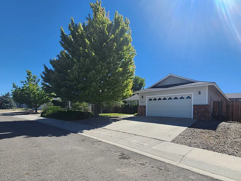 1007 Shadow Ln — Photo 1