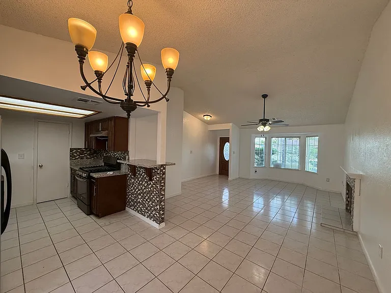 2108 Chaparral Dr — Photo 4