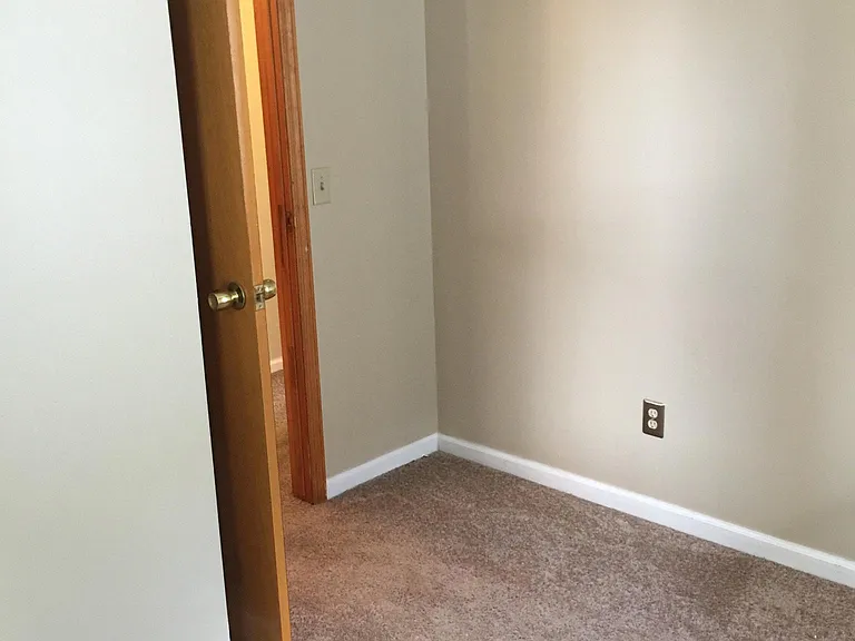 1020 Highland St — Photo 8