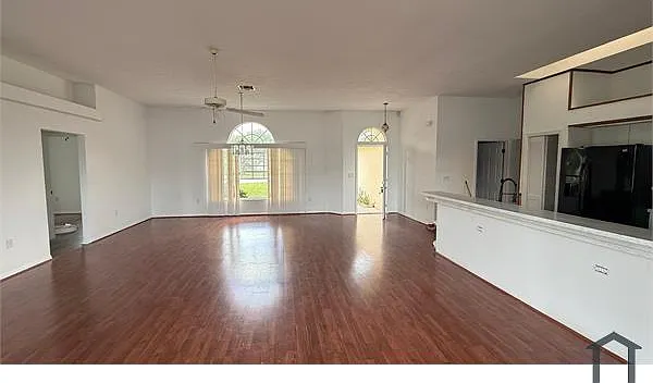 3 bed, 1600 sqft, $1,950 — Photo 2