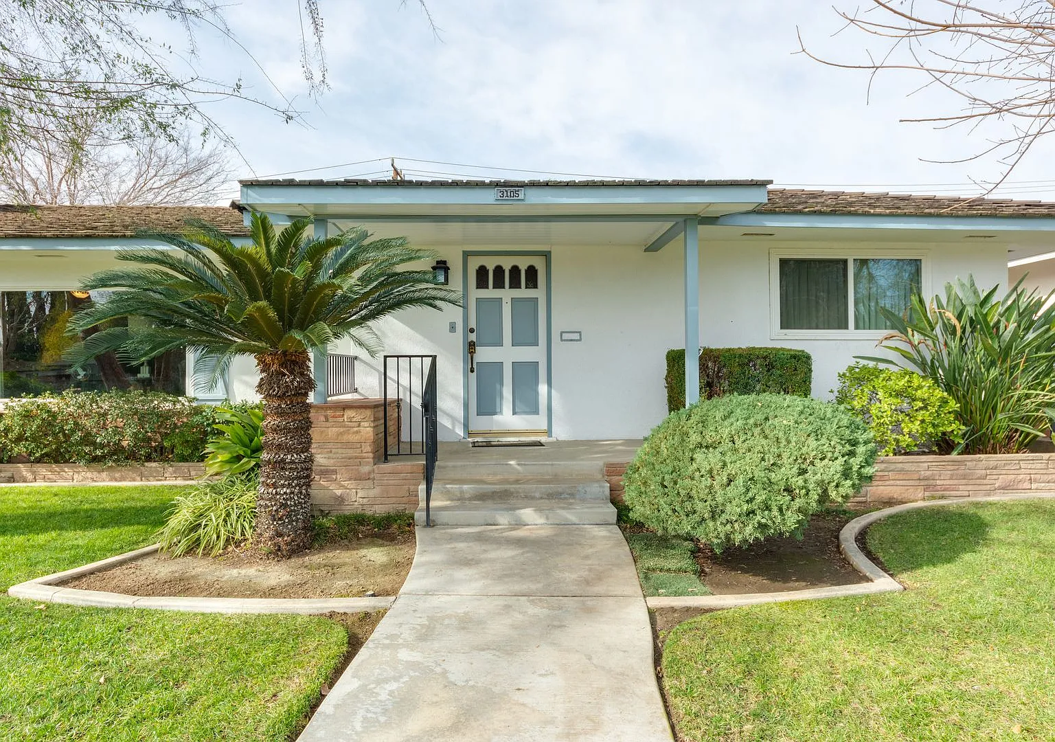 Spacious 3 Bedroom Home with Oversized Family Room & Covered Outdoor Living! — Photo 2
