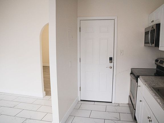 4th image of 140 N 7th St APT 1