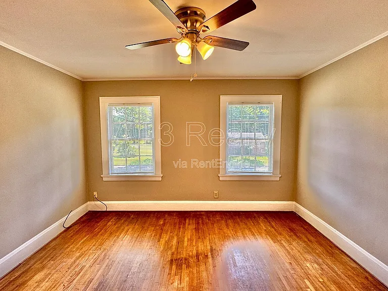 440 E Fairview Ave — Photo 20