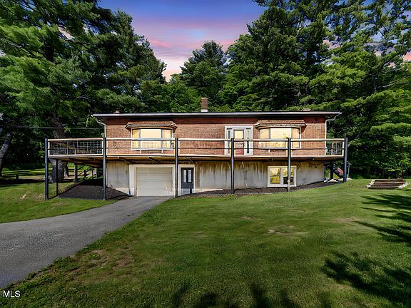 3rd image of 306 Spicer Road