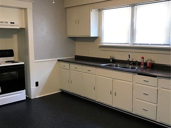 3rd image of 235 W Slingluff Ave