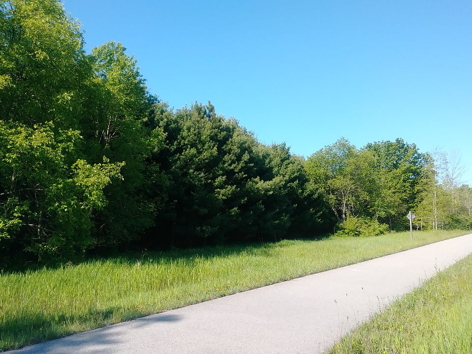 2nd image of 2233 River Rd