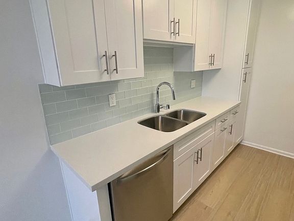 5th image of 1415 S Saltair Ave #3