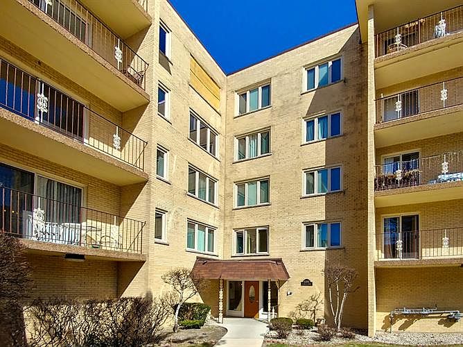 1st image of 6460 W Belle Plaine Ave APT 509