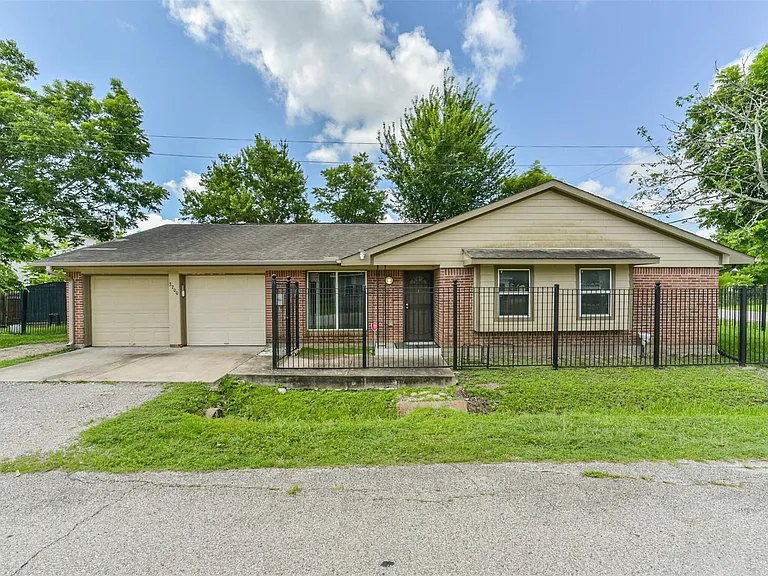 3700 Stassen St — Photo 1