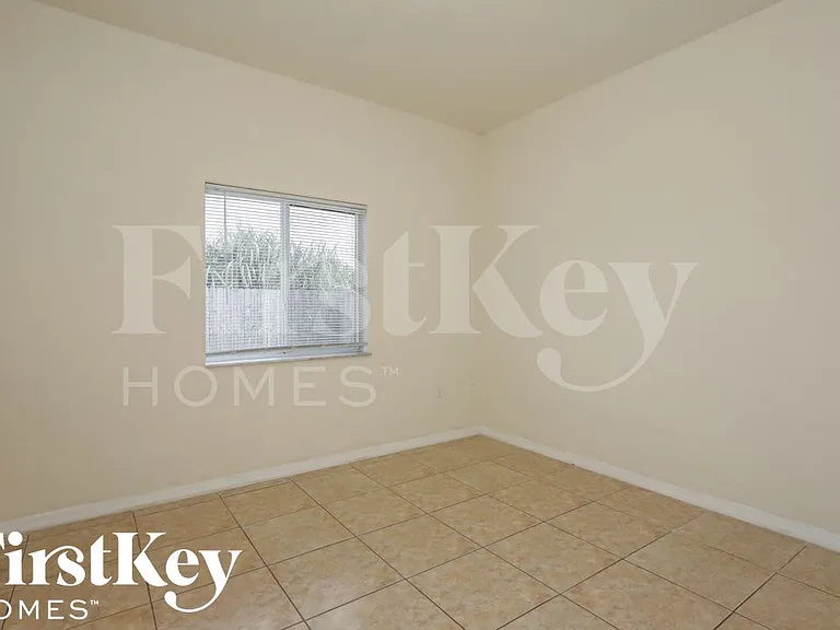 428 SE 12th Ter — Photo 12