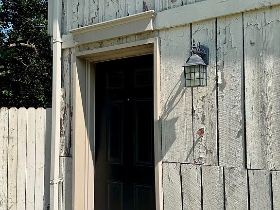 3rd image of 1065 Mackey Pike