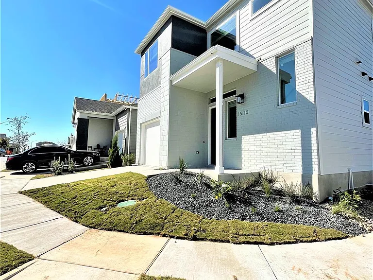 15110 Forum Ave — Photo 4
