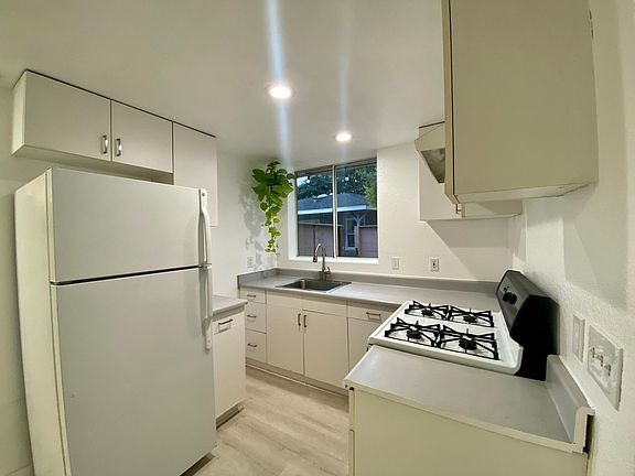 4th image of 1727 S Myers St #B