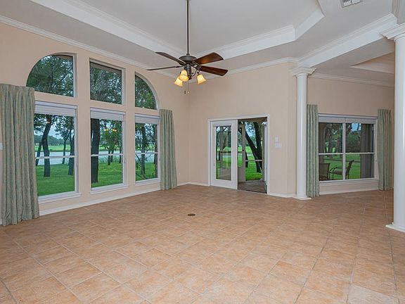 4th image of 424 Fairway Oaks