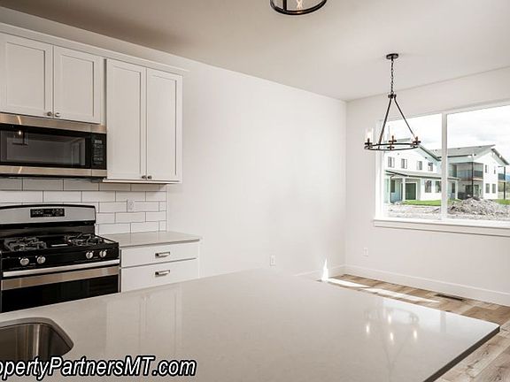 2nd image of 1121 Samantha Ln Unit B