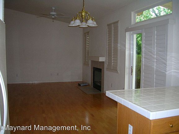 4th image of 1019 Fairway Dr