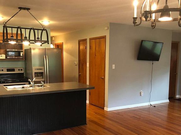 4th image of 1018 Stadium Blvd