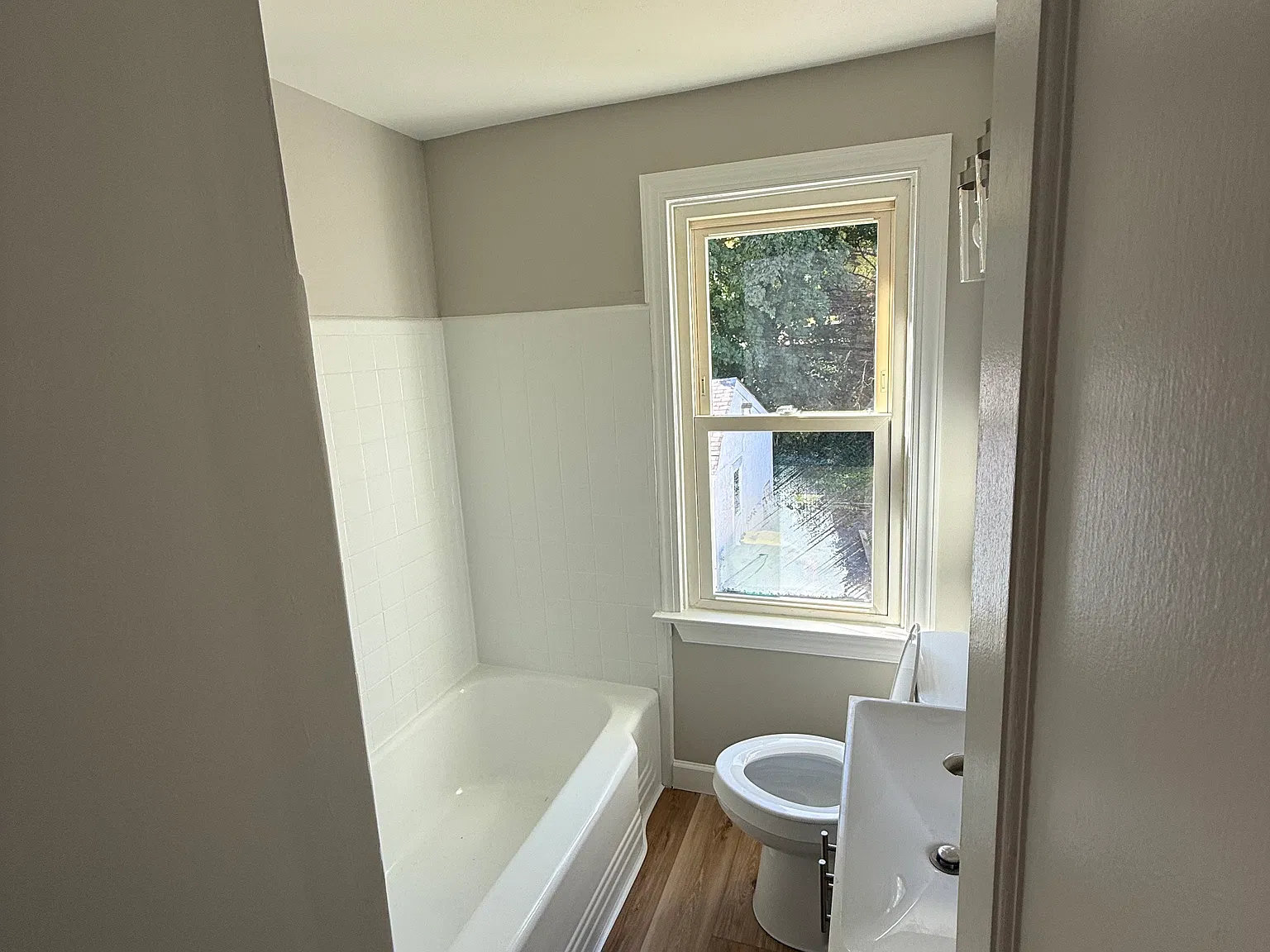 4 bed, 1375 sqft, $2,575 — Photo 4