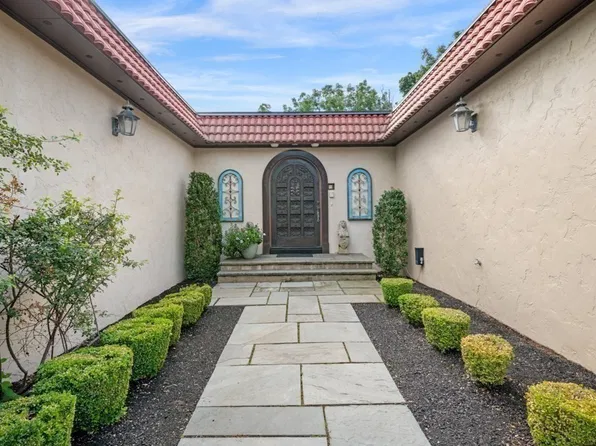 37 Phillips Beach Ave, Swampscott, MA 01907