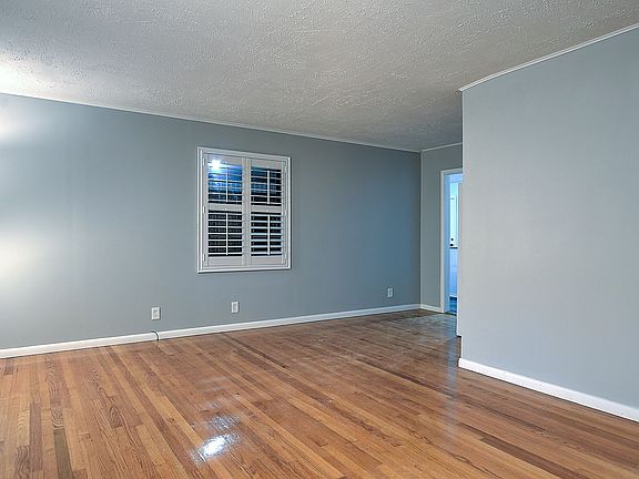 3rd image of 680 Elk Dr