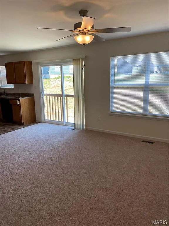 3 bed, 2.5 bath, 1405 sqft, $2,200 — Photo 3