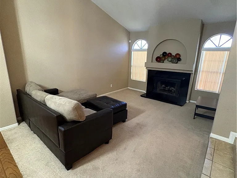 1737 Sequoia Dr — Photo 2