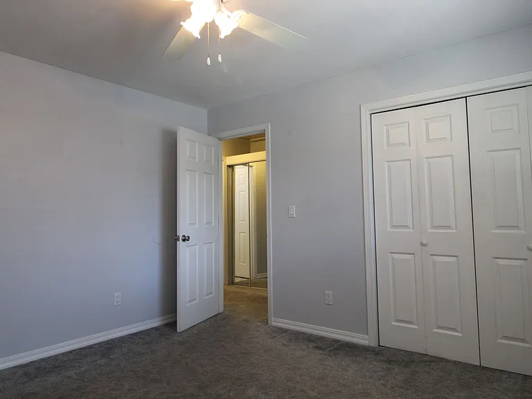 738-744 W Oregon Ave — Photo 15