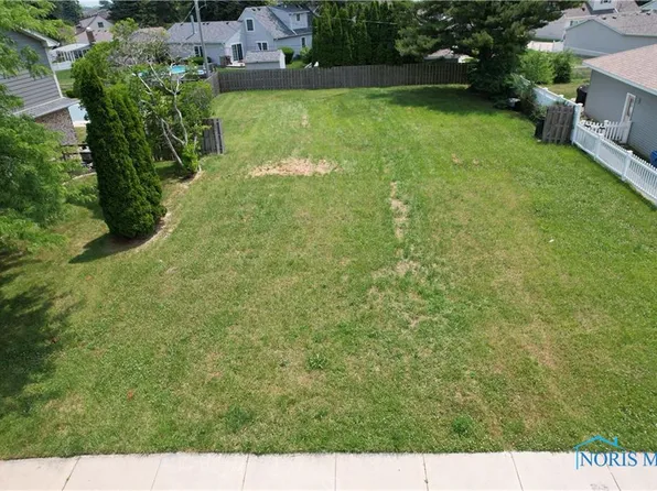 5850 Rounding River Ln, Toledo, OH 43611