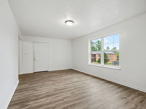 4th image of 243 Boardwalk Ave #123-4