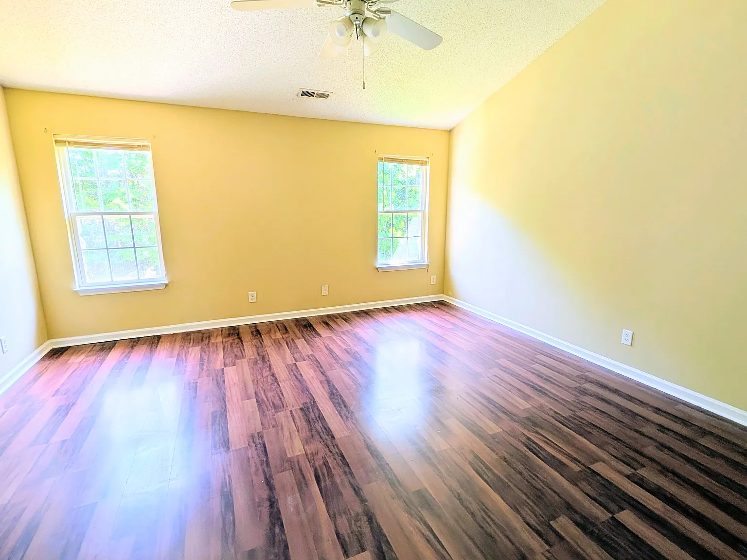 3 bed, 2.5 bath, 1904 sqft, $1,895 — Photo 4