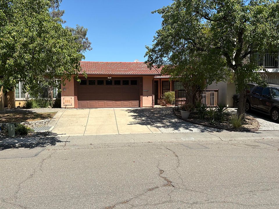 1st image of 251 Aurora Ave