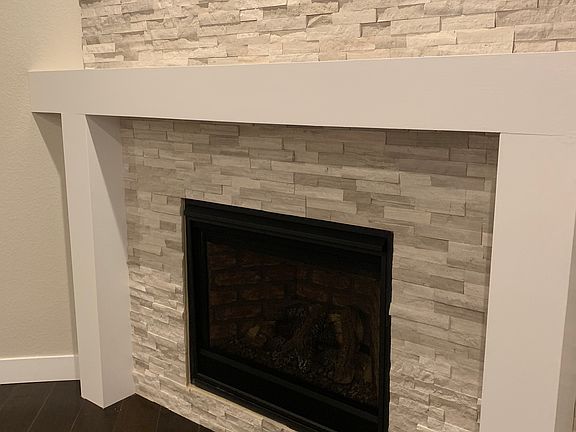 Gas fireplace w/ remote
