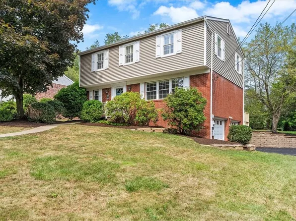 8868 Willoughby Rd, Pittsburgh, PA 15237