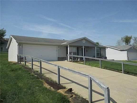 3rd image of 2552 Oak Forest Dr