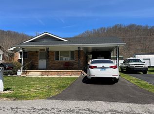 206 S Roberts Dr, Prestonsburg, KY 41653