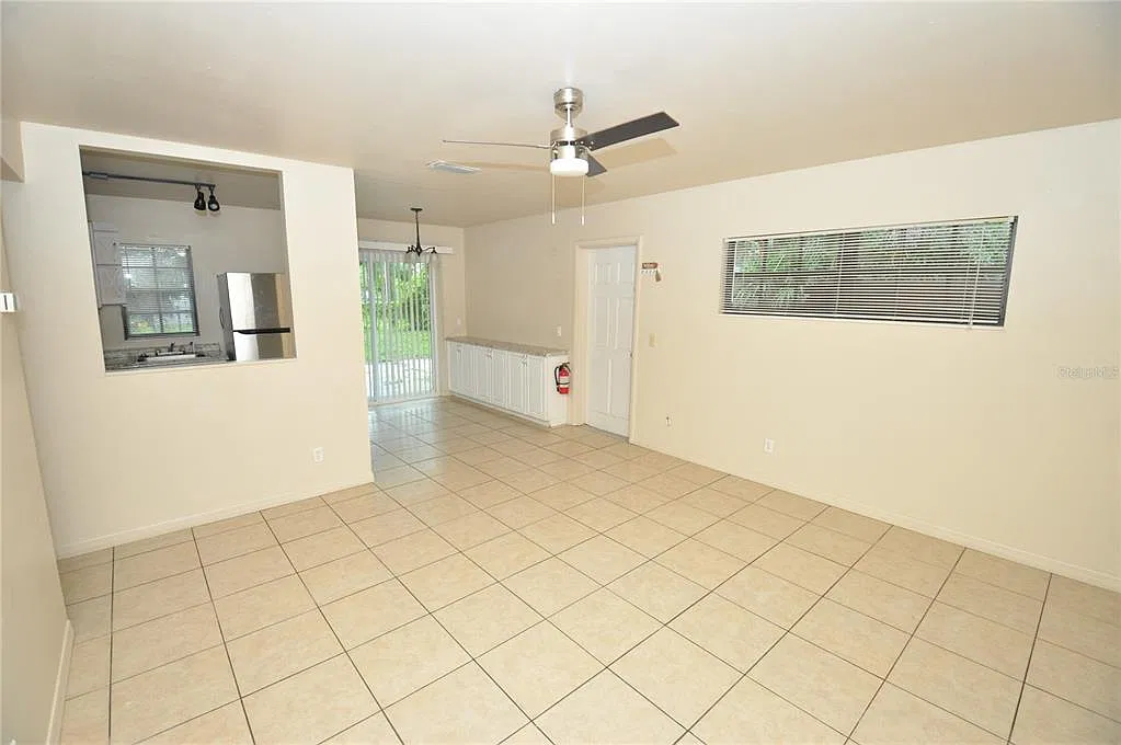 3 bed, 2.0 bath, 960 sqft, $1,595 — Photo 4