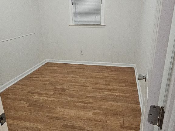 3rd image of 27 Pine Ridge Ct
