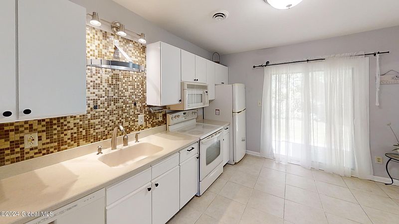 5th image of 25B Pine Lane Apt 1