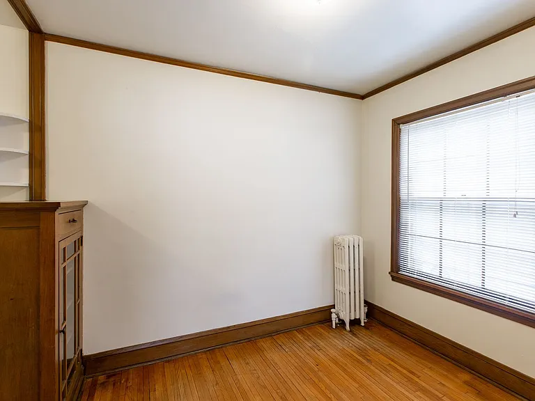 2434 Dupont Ave S — Photo 25
