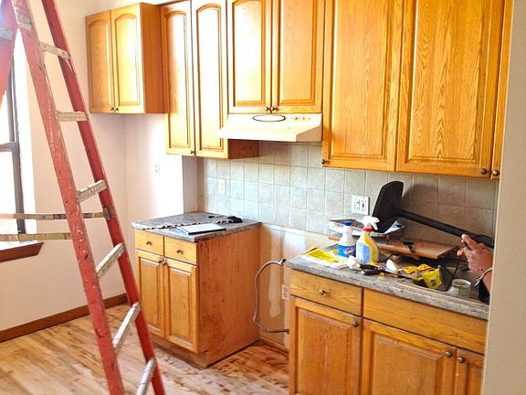 4th image of 432 Graham Ave #4