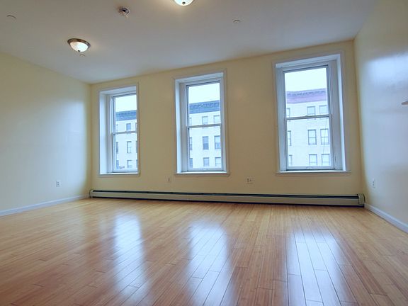 4th image of 1437 Pacific St #2