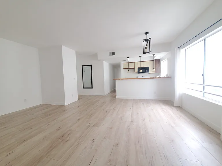 1546 Amherst Ave #302 — Photo 10