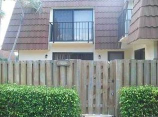 221 Charter Way, West Palm Beach, FL 33407